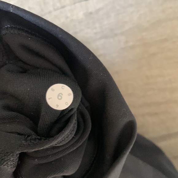 Lululemon black leggings - Picture 3 of 7